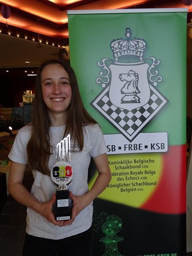 Fleur Swennen alweer Belgisch schaakkampioene - Pelt