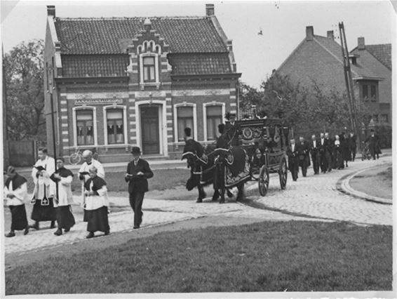 Herinneringen: een begrafenis in 1941 - Neerpelt