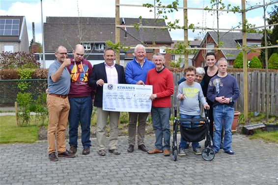 Kiwanis schenkt 2.000 euro aan Sint Oda - Lommel