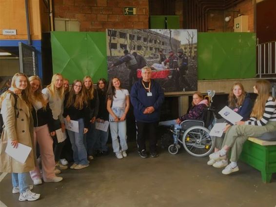 Leerlingen bezoeken expo over Oekraïense oorlog - Pelt