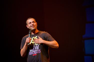 Thuismatch voor comedian Erhan Demirci - Beringen