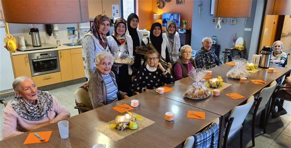 Vrouwen van Sultan Ahmet moskee bezoeken Corsala - Beringen