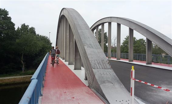 Werken kanaalbrug tien dagen eerder klaar - Neerpelt