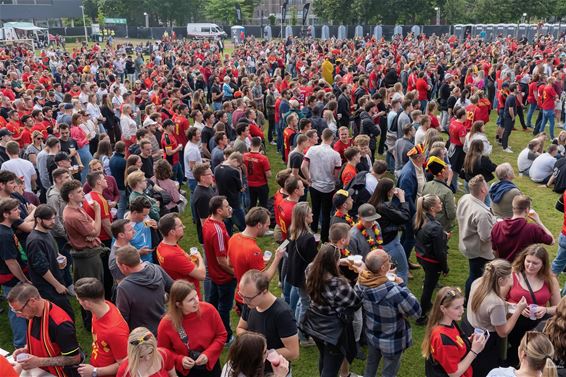 1.200 Peltse supporters zien Duivels verliezen - Pelt