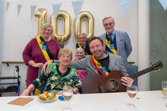 100 kaarsjes voor Maria Bosmans - Lommel