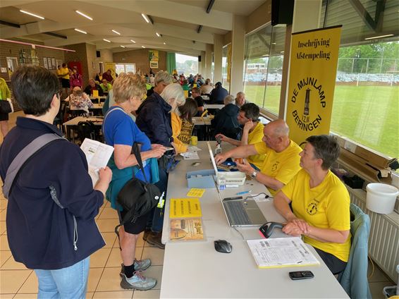 1075 wandelaars voor Sint-Brigidatocht - Beringen