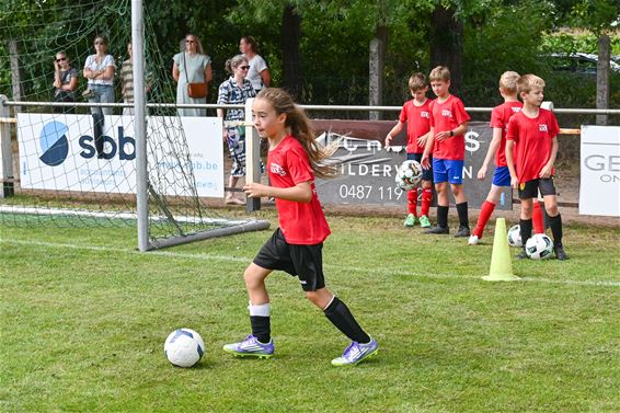 Mila, het enige meisje bij Footballkicks Kattenbos - Lommel