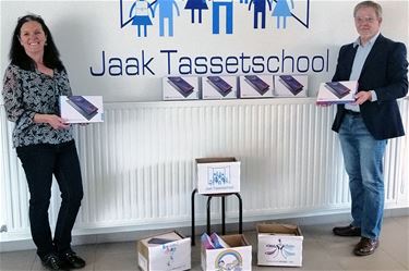 17 tablets voor scholen in Neerpelt - Pelt