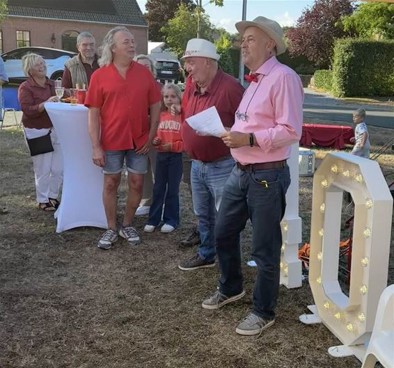 40ste barbecue in de Tulpenstraat