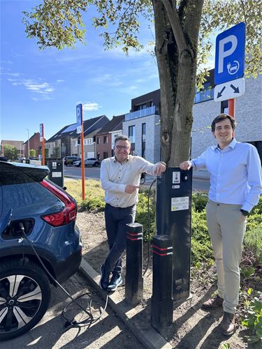 44 nieuwe publieke laadplaatsen in Hechtel-Eksel - Hechtel-Eksel