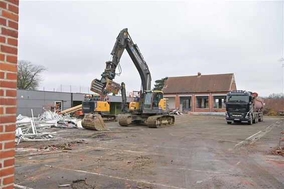 Beringen - Afbraak Paalse school gestart