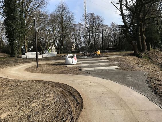 Afwerking dorpstuin loopt vertraging op - Houthalen-Helchteren