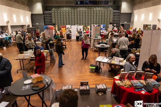 Allereerste Limburgse boekenbeurs een succes - Lommel