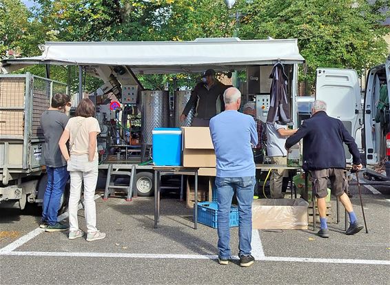 Appels persen op het Armand Preud’hommeplein - Peer