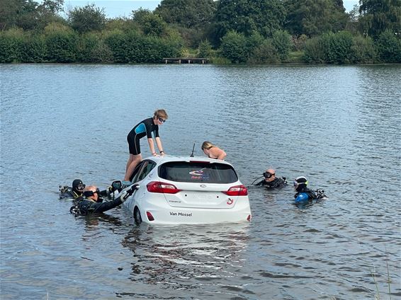 Auto te water! - Beringen