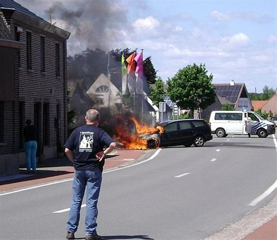 Auto uitgebrand - Overpelt