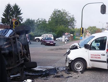 Autobestuurder gewond bij verkeersongeval - Overpelt
