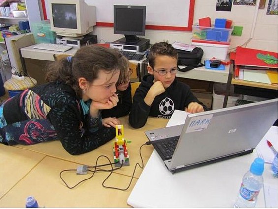 Basisonderwijs leert kinderen programmeren - Lommel