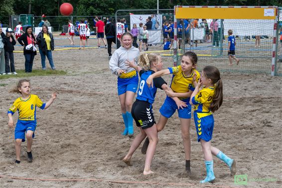 Arena-beachhandbal-tornooi in Eksel - Hechtel-Eksel & Peer