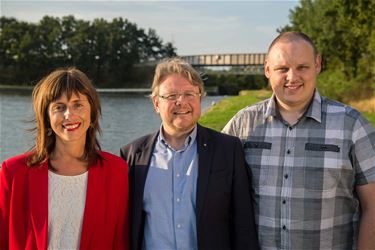 Bert Schoofs trekt mee de kar van Team Voluit - Beringen