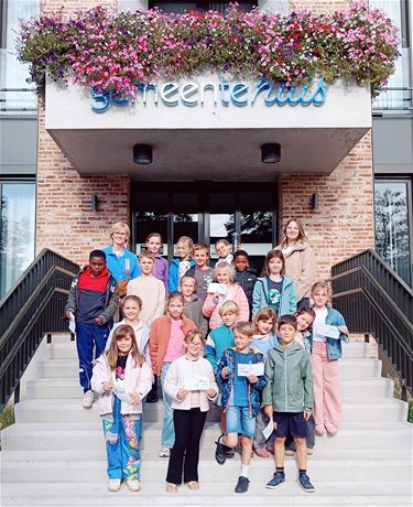 Bezoek aan het gemeentehuis voor De Geluksvlinder