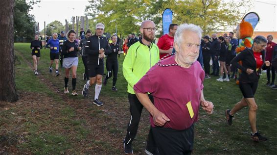 Bijna 300 lopers aan de start van Bosloop