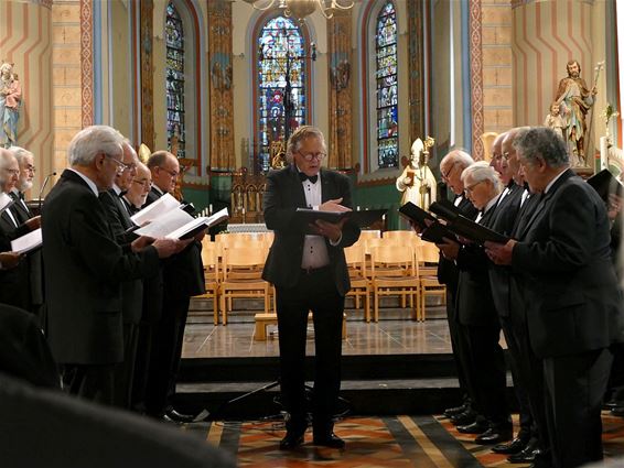 Hulpbisschop Roermond op jubileum Schola Cantorum - Hamont-Achel