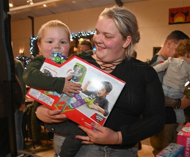 Blij met zijn kerstcadeautje - Lommel