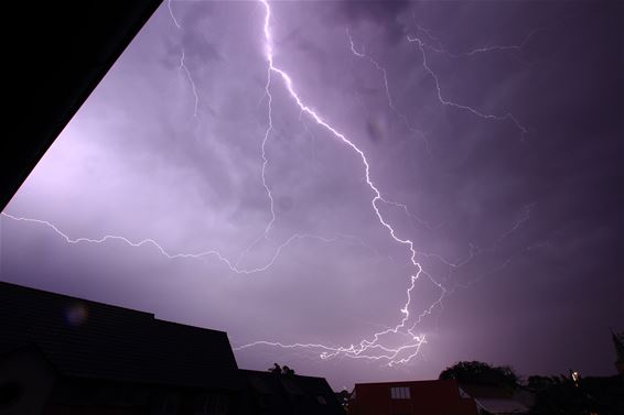 Peer - Bliksemlicht show boven Grote-Brogel