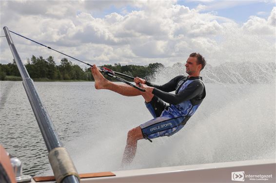 Blootvoetwaterskiën bij Lommel Ski - Lommel