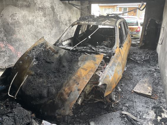 BMW brandt volledig uit - Beringen