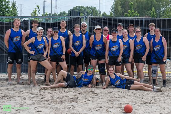 Bocholtenaren trotseren hitte op BK beachhandbal