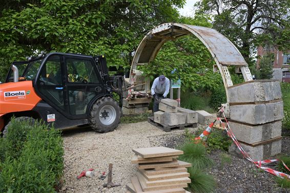 Boog van steengang wordt terug opgebouwd - Beringen