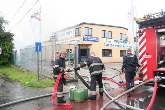 Brand vernielt carrosseriebedrijf - Houthalen-Helchteren