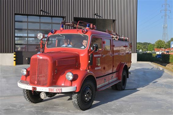 Beringen - Brandweerwagen uit 1957 terug thuis