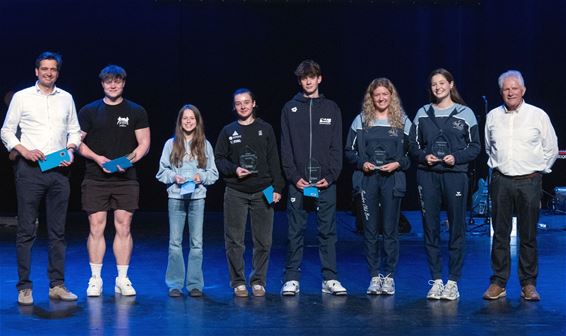 Bree - Bree zet sportkampioenen in de bloemetjes