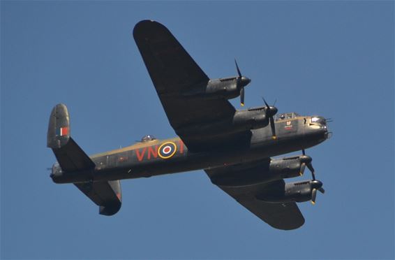 Hechtel-Eksel - Britse Lancaster vloog even over de regio
