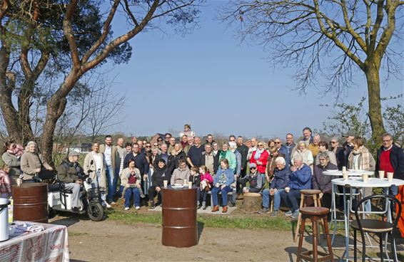 Buurtbank brengt Grashoek samen - Pelt