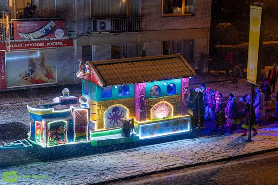 Carnaval Lommel warmt koude dag op - Lommel