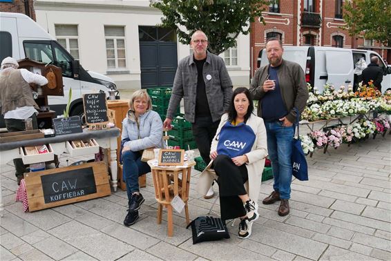 CAW Limburg met koffie op de markt - Beringen