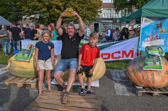 Chris heeft de zwaarste pompoen van Kattenbos - Lommel