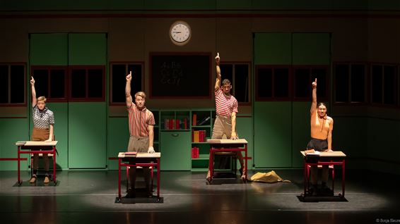 Circustheater brengt “Klas” voor derde leerjaren - Pelt
