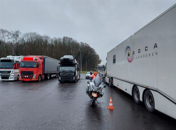 Controle op zwaar vervoer in Michielenweg - Tongeren