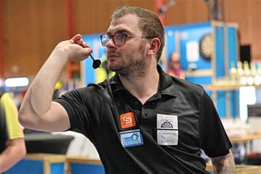 Darter Sybren Gijbels wint tegen profspeler - Pelt