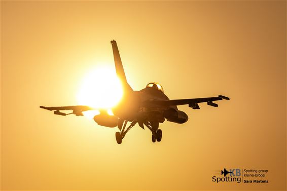 Peer - Straaljager in gouden avondlicht