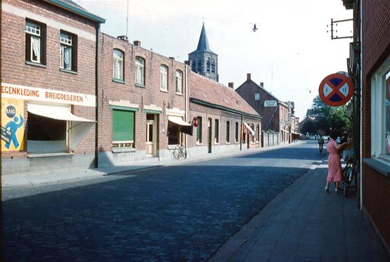 De Kerkstraat eind zestiger jaren - Lommel