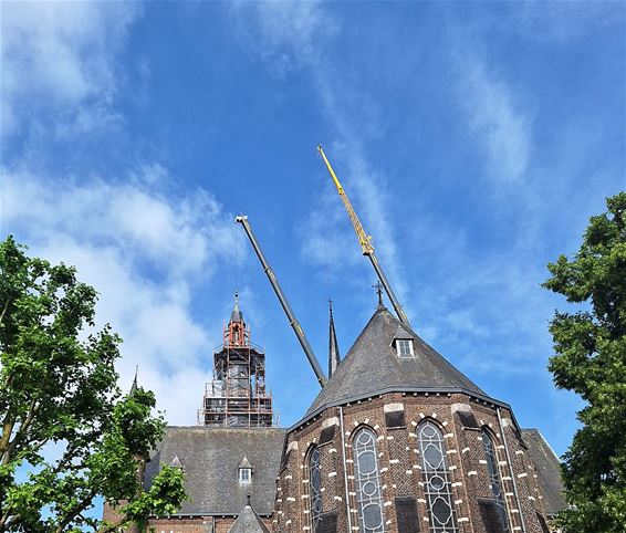 De kerktoren heeft weer een balkon - Hamont-Achel