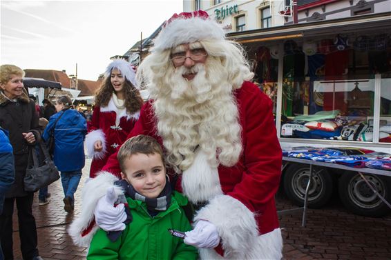 De kerstman bezocht de Beringse markten - Beringen