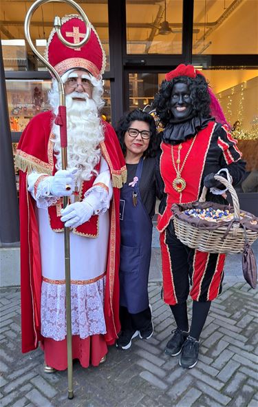 De Sint bezoekt handelszaken in Overpelt-centrum - Pelt