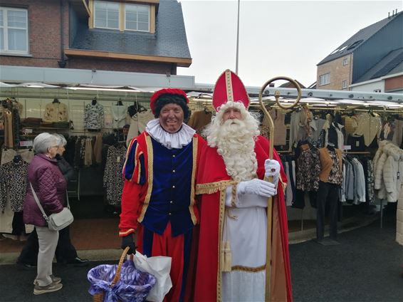 De Sint op de wekelijkse markt - Leopoldsburg